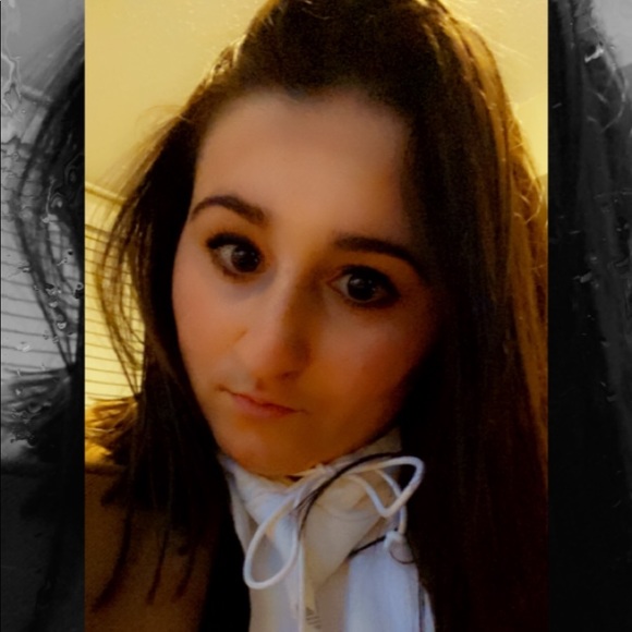 Meet your Posher, Sarah - Picture 3 of 4